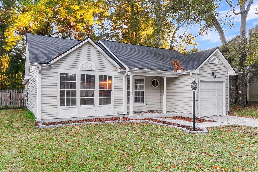 Photo of 329 Damascus Drive, Summerville, SC 29483 (MLS # 25030194)