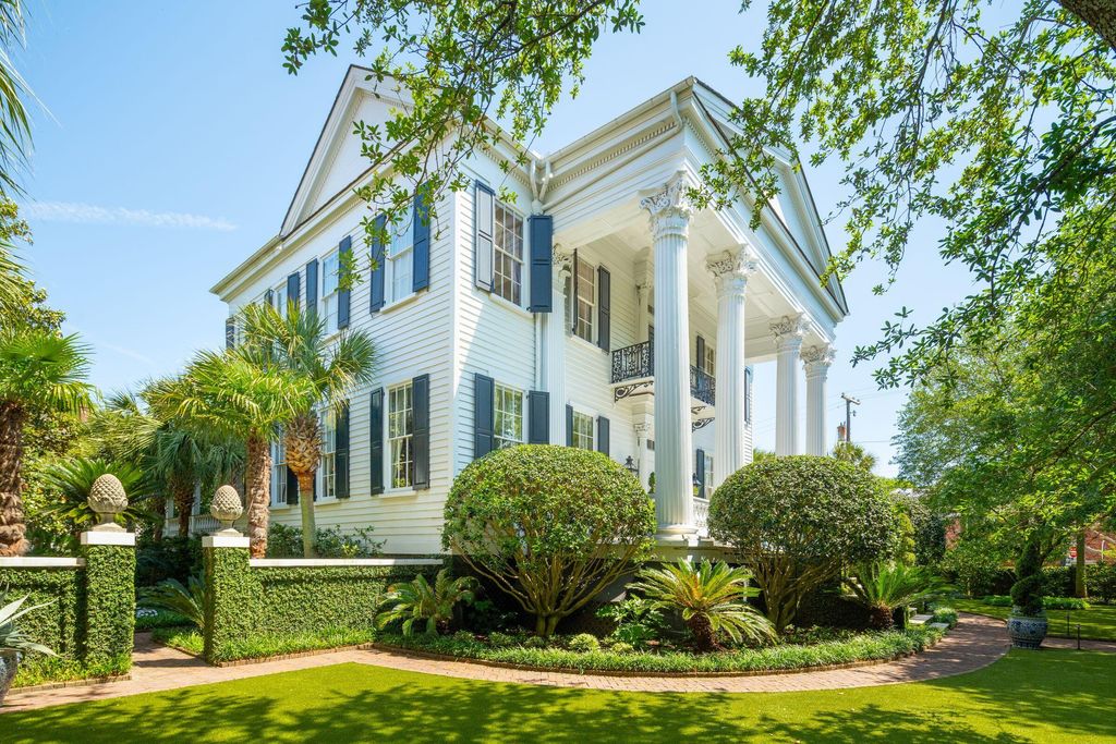 Photo of 172 Tradd Street, Charleston, SC 29401 (MLS # 25023986)