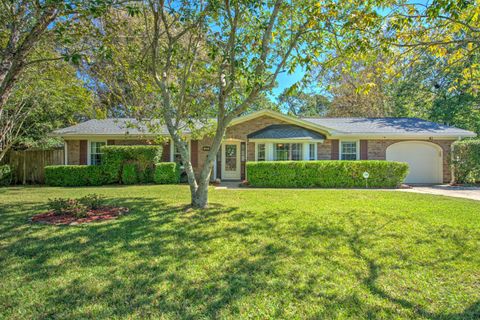 Photo of 205 General Dennis Drive, Summerville, SC 29486 (MLS # 25028103)