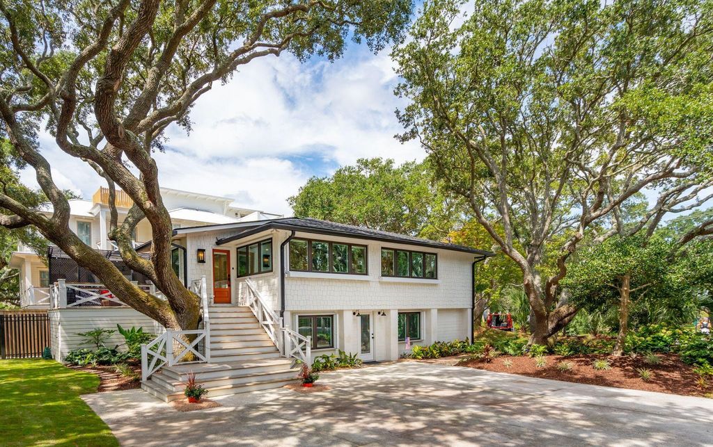 Photo of 816 Palm Boulevard, Isle of Palms, SC 29451 (MLS # 25024452)