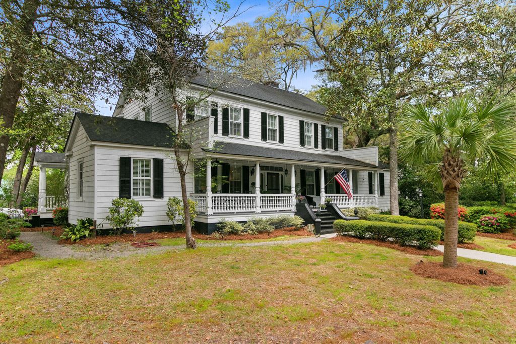 Photo of 516 Central Avenue, Summerville, SC 29483 (MLS # 25022834)
