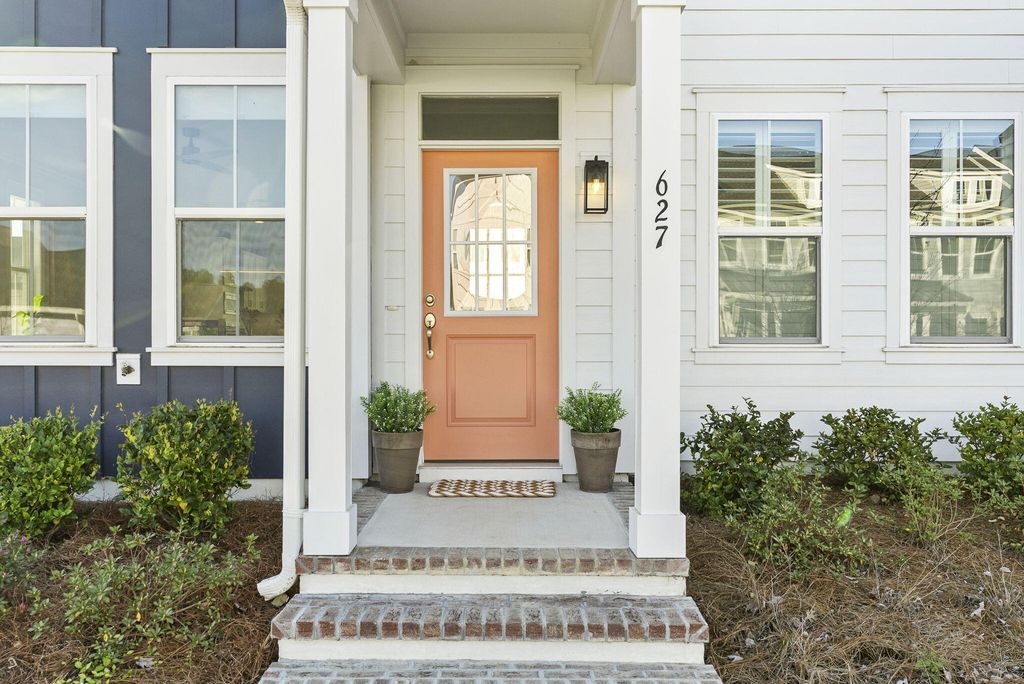 Photo of 627 Southview Lane, Summerville, SC 29486 (MLS # 26008128)