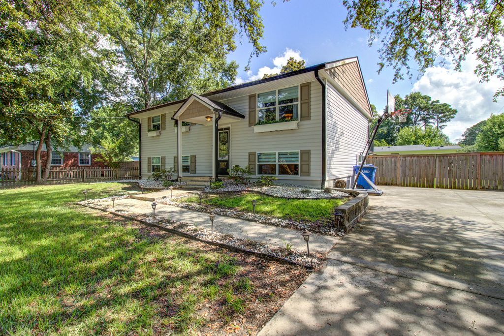 Photo of 1807 Debbenshire Drive, Charleston, SC 29407 (MLS # 25020821)