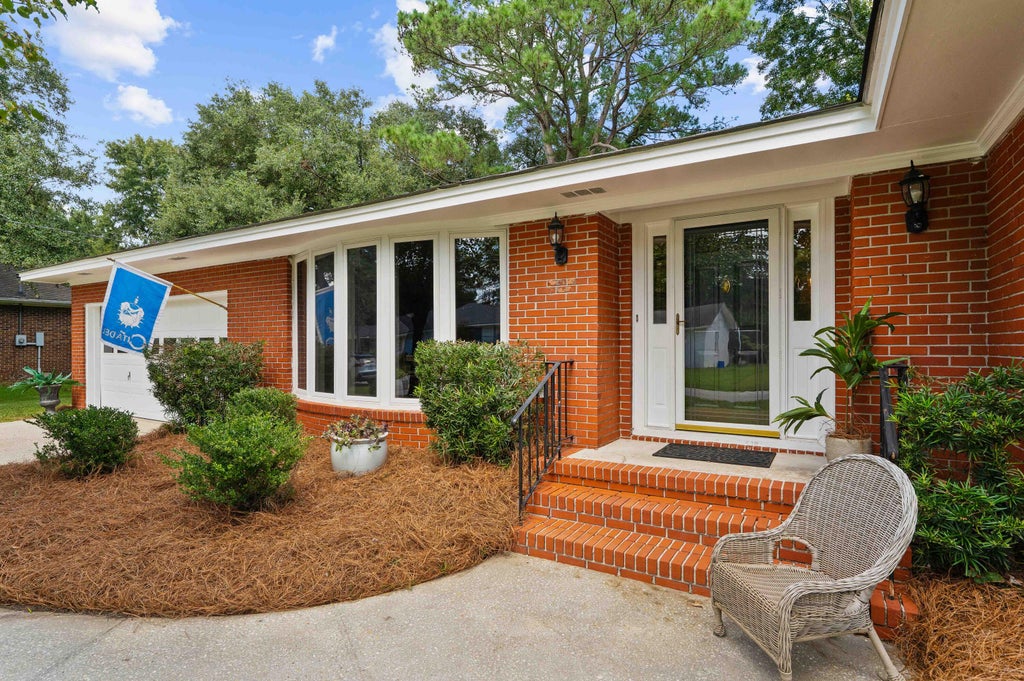 Photo of 316 Susan Drive, Charleston, SC 29407 (MLS # 26026152)