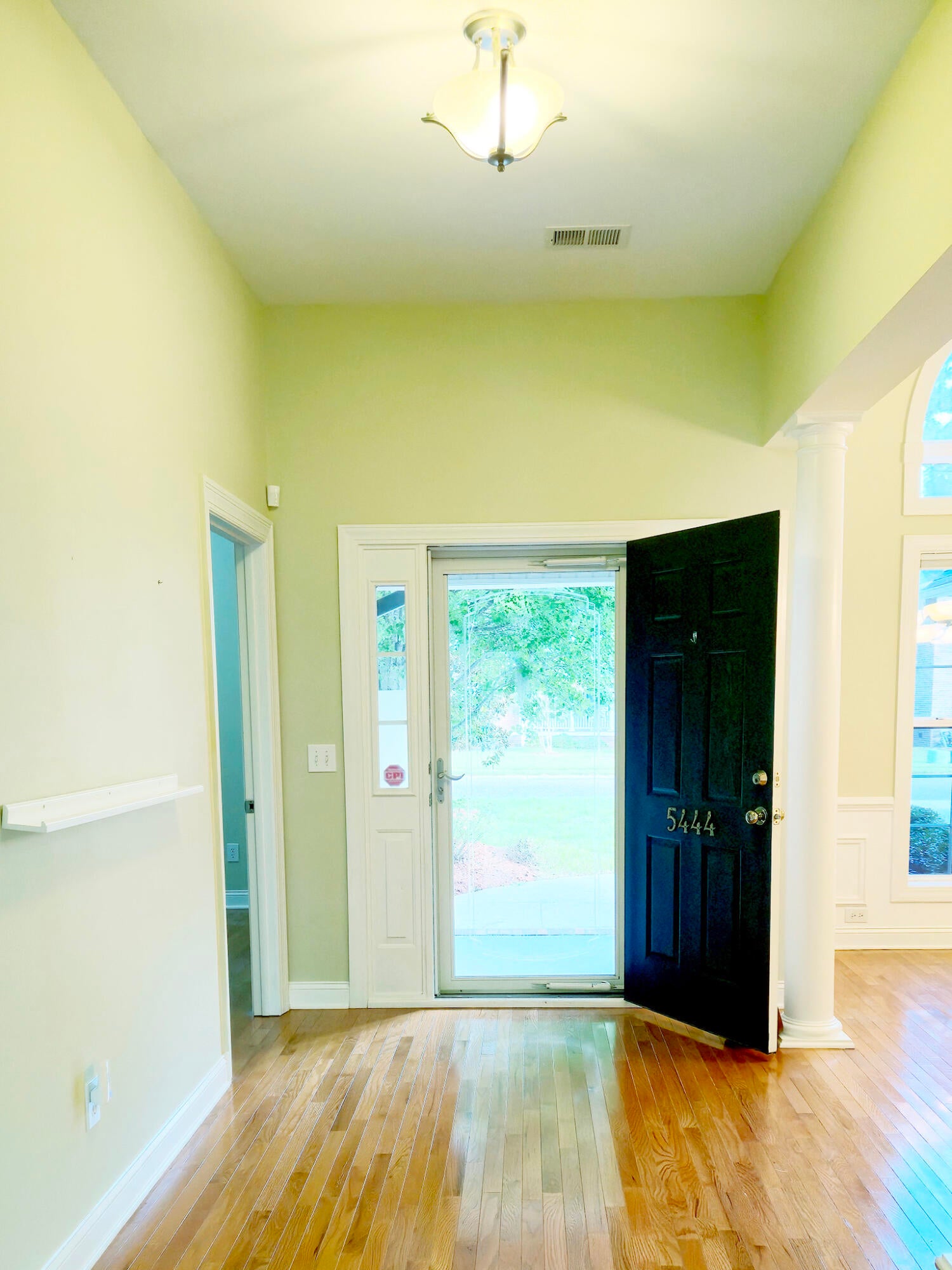 5444 Clairmont Lane