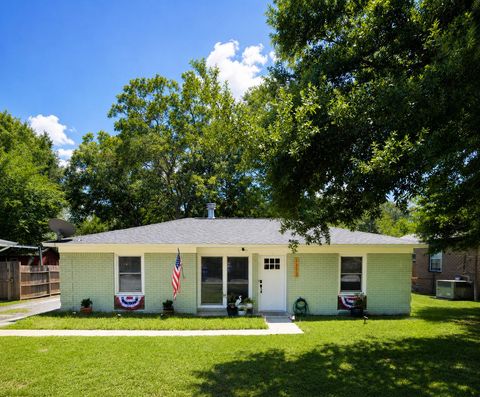 Photo of 1113 N Shadow Drive, Mount Pleasant, SC 29464 (MLS # 26018385)