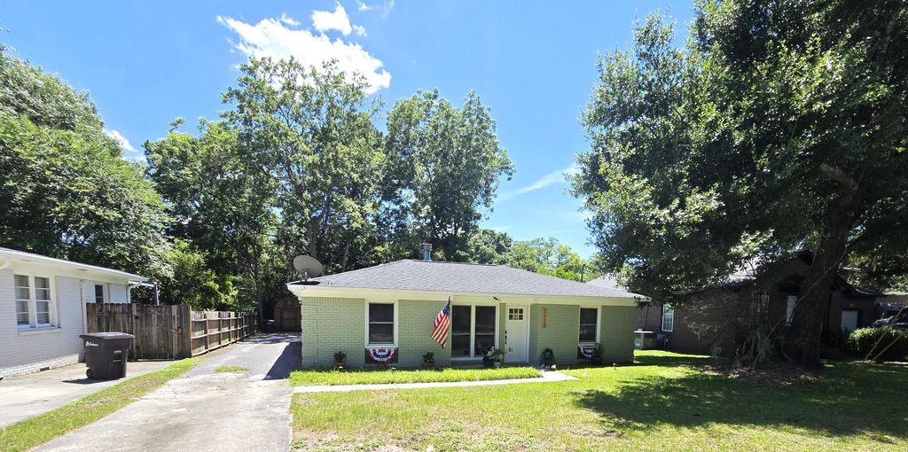 Photo of 1113 N Shadow Drive, Mount Pleasant, SC 29464 (MLS # 26018385)