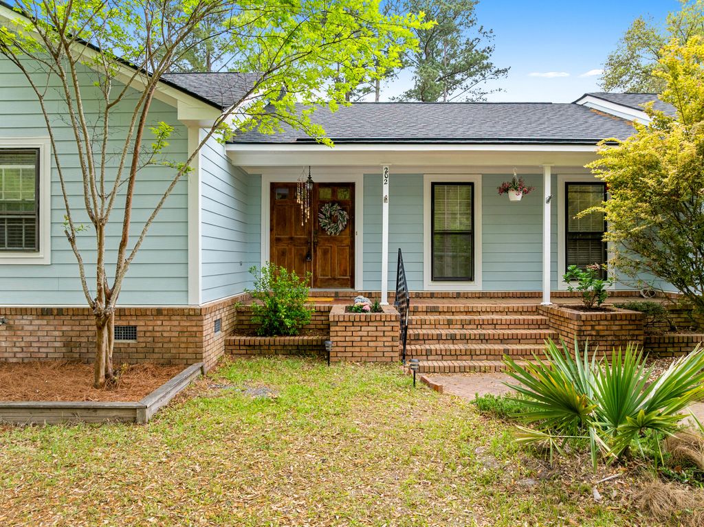Photo of 202 Harlesden Lane, Summerville, SC 29485 (MLS # 26010217)
