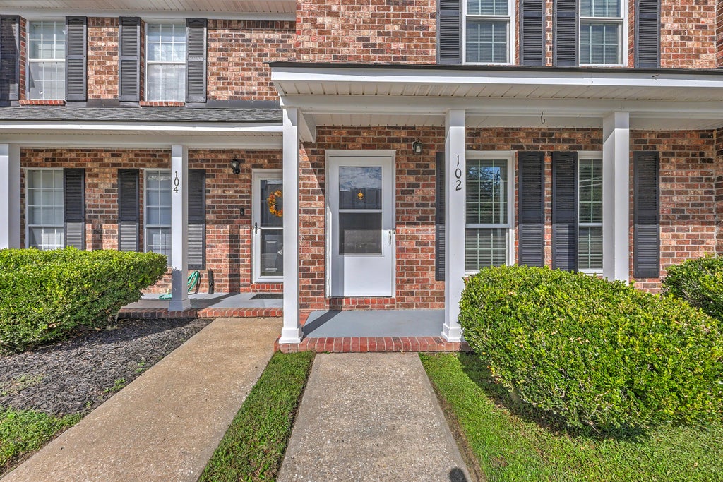 Photo of 102 Sandlewood Drive, Summerville, SC 29483 (MLS # 26028274)