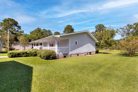 A home in Summerton