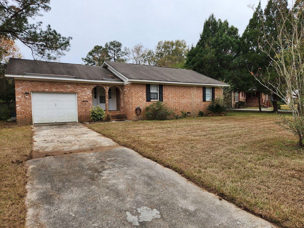 Photo of 117 Maple Drive, Summerville, SC 29485 (MLS # 25031829)