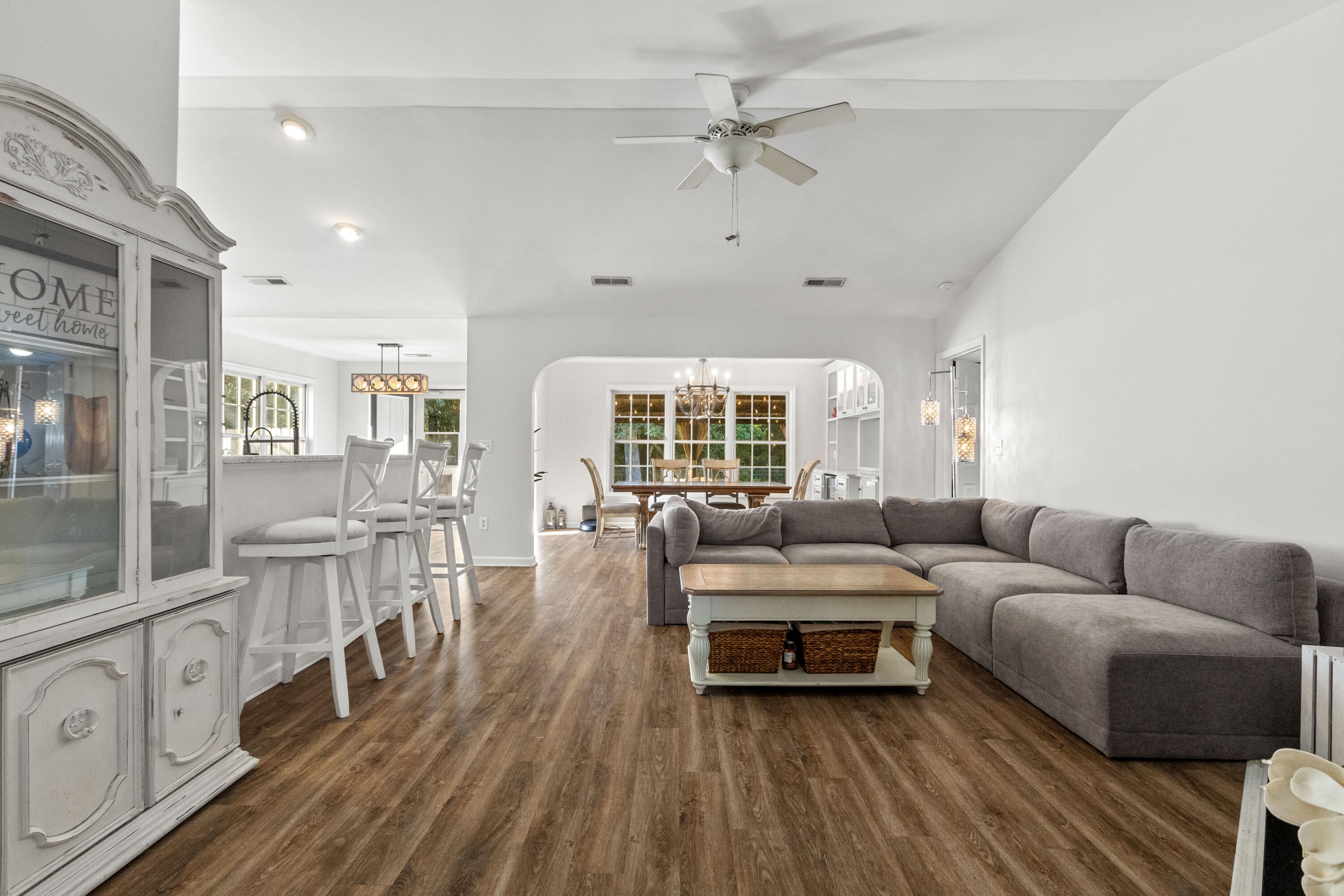 1572 Wellesley Circle