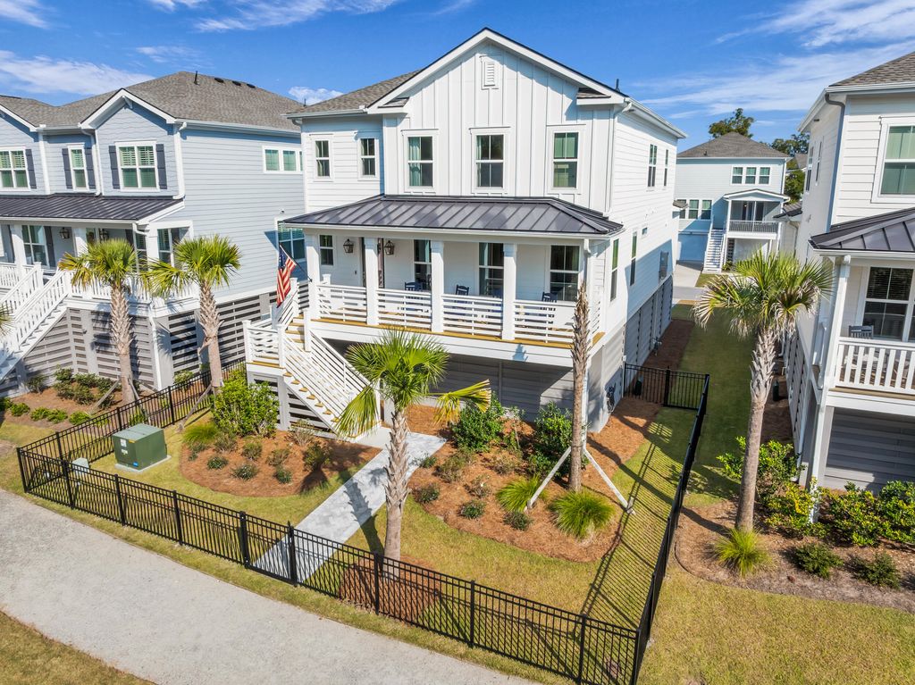 Photo of 1546 N Lakeshore Drive, Mount Pleasant, SC 29466 (MLS # 25031262)