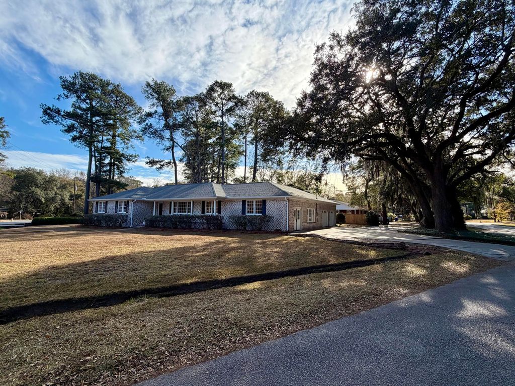 Photo of 1009 Southgate Drive, Charleston, SC 29407 (MLS # 26000051)
