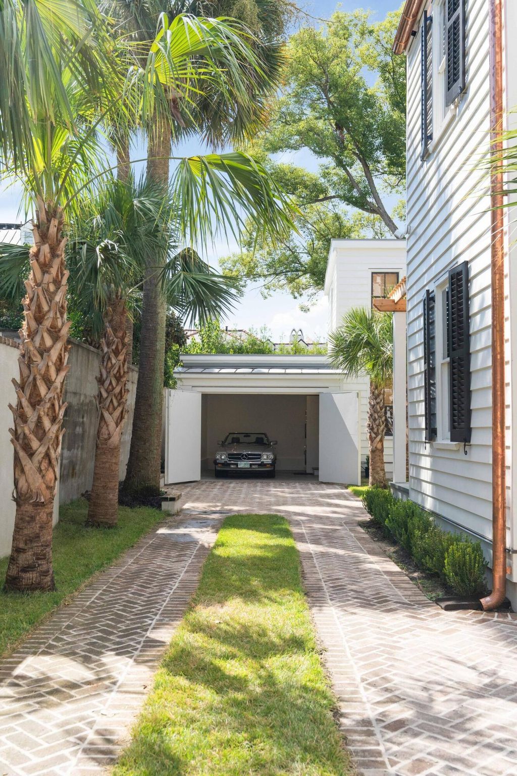 Photo of 109 Rutledge Avenue, Charleston, SC 29401 (MLS # 26003880)