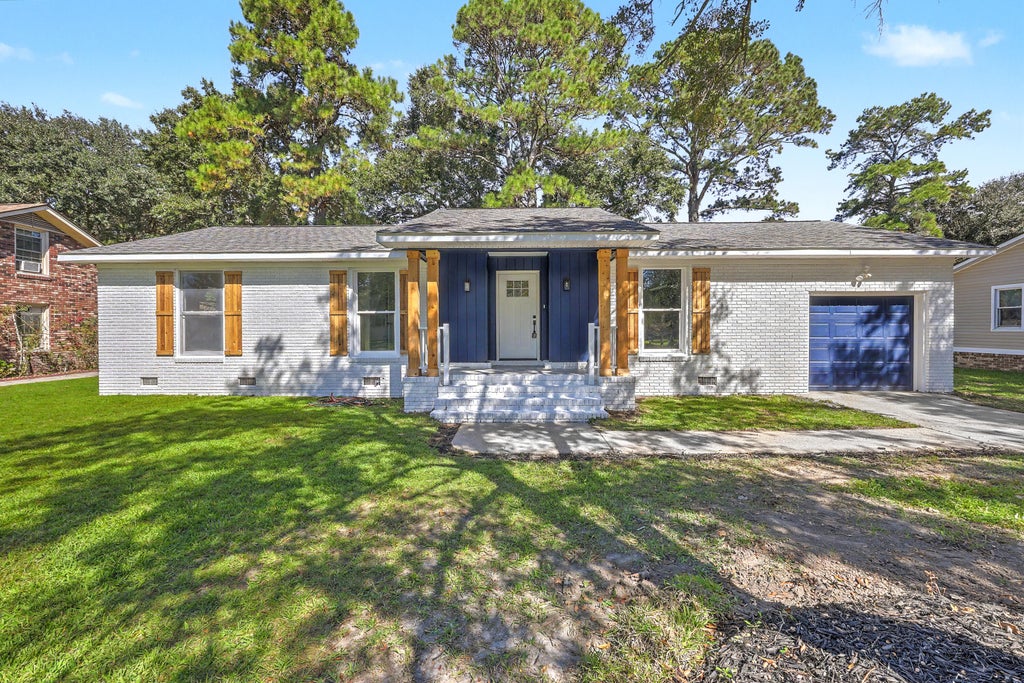 Photo of 103 Sandtrap Road, Summerville, SC 29483 (MLS # 26029493)