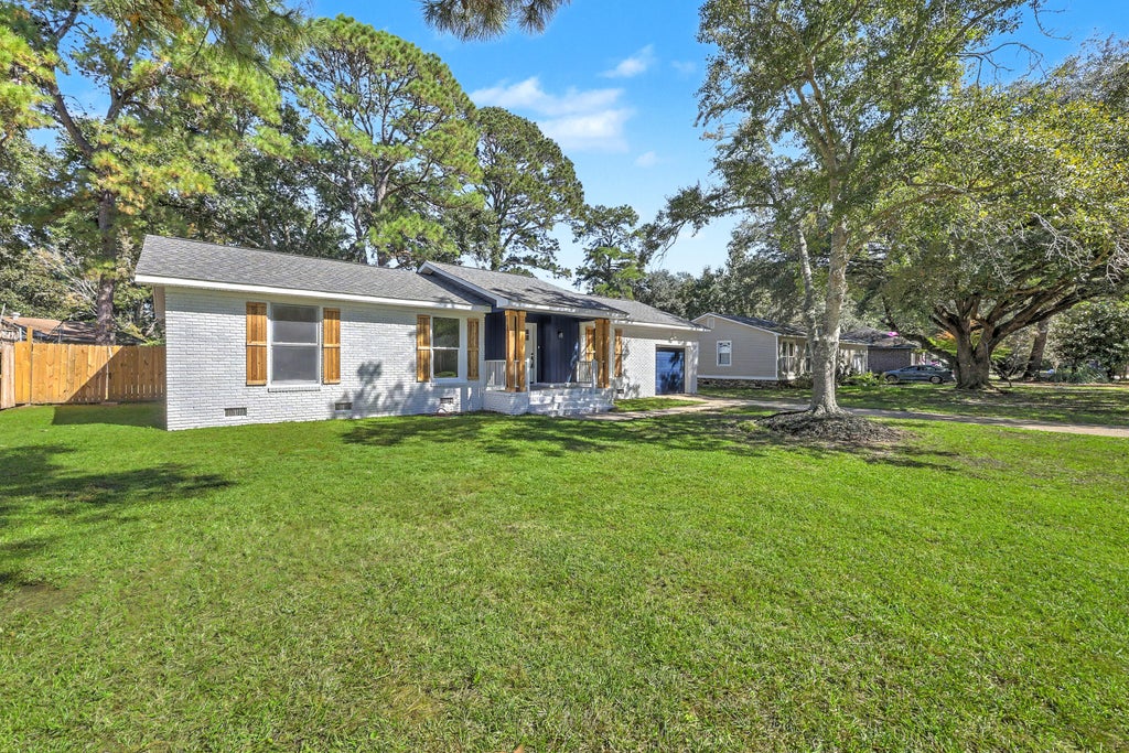 Photo of 103 Sandtrap Road, Summerville, SC 29483 (MLS # 26029493)