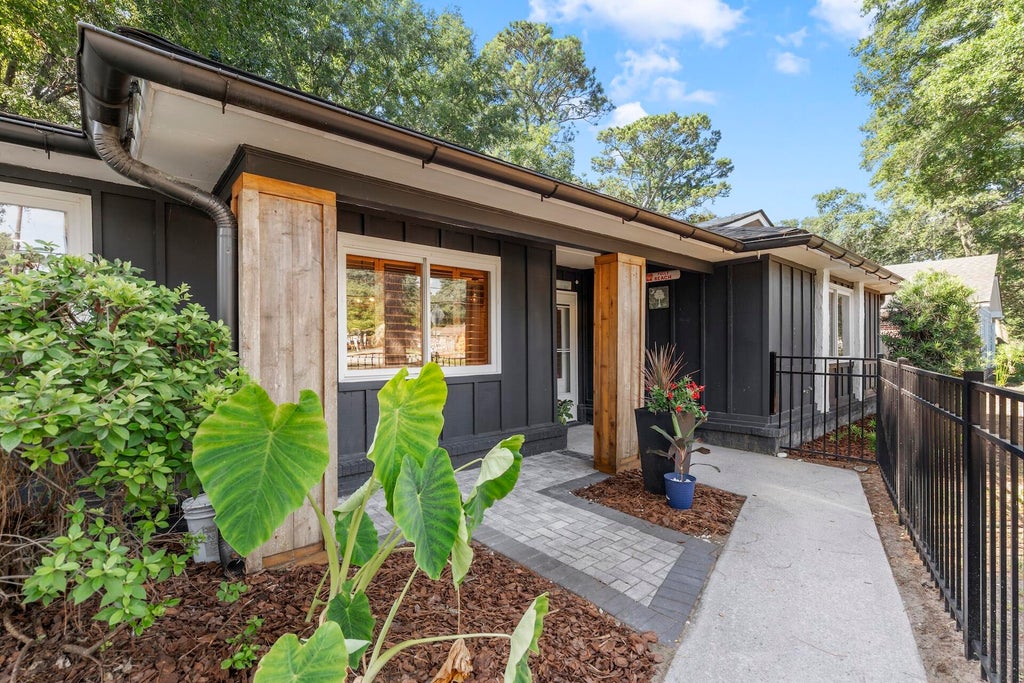 Photo of 1317 Fort Johnson Road, Charleston, SC 29412 (MLS # 26023792)