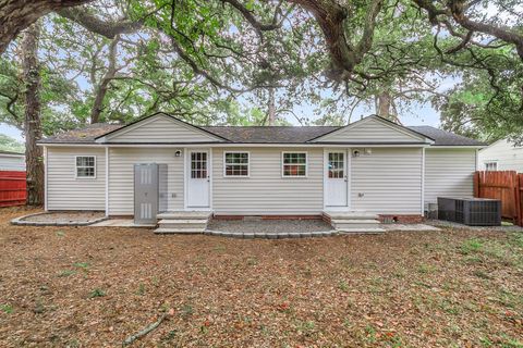 A home in North Charleston