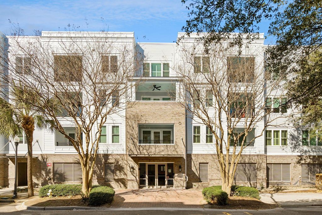 Photo of 200 River Landing Drive #204f, Charleston, SC 29492 (MLS # 26002691)