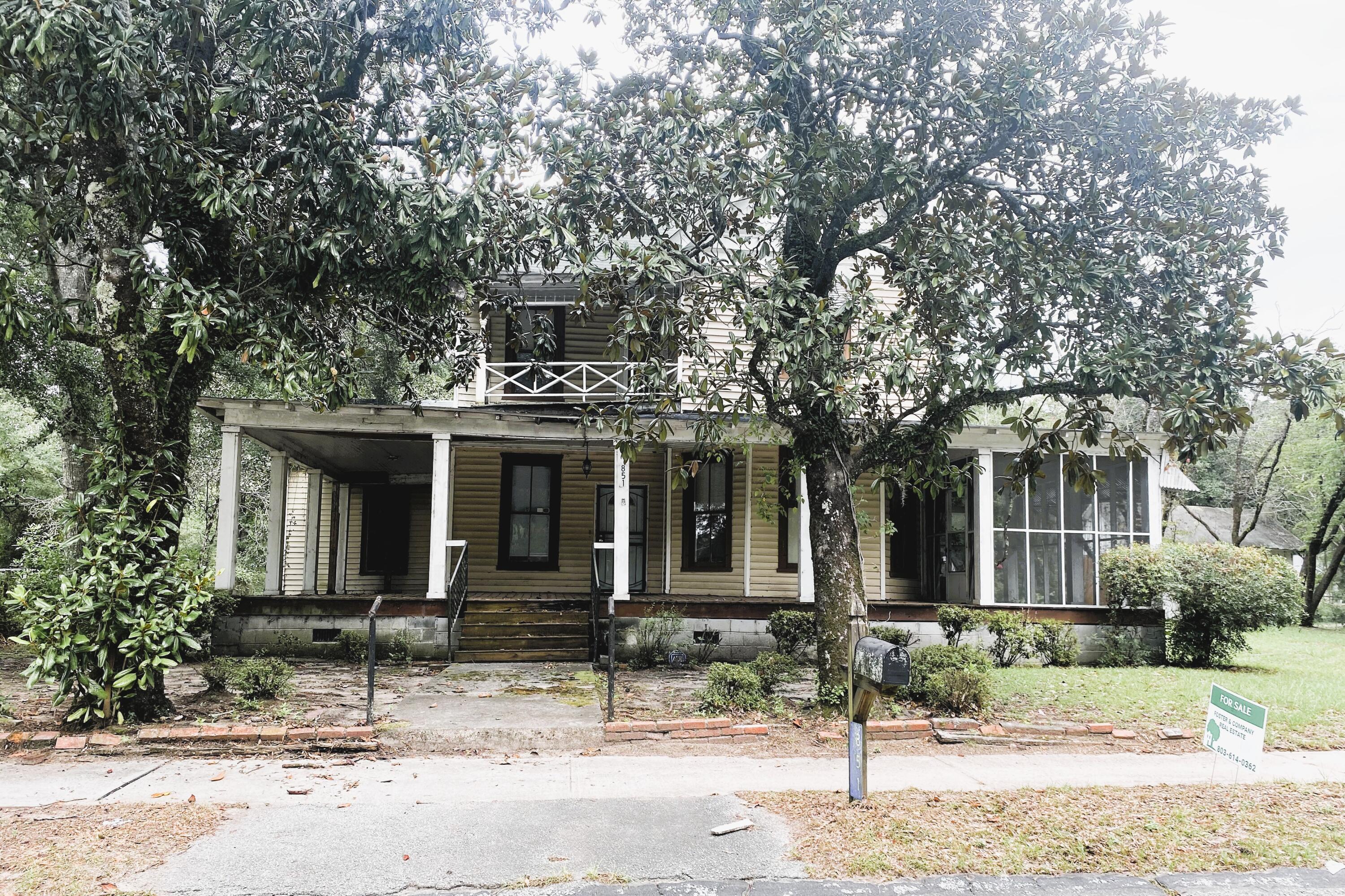 851 Carlisle Street