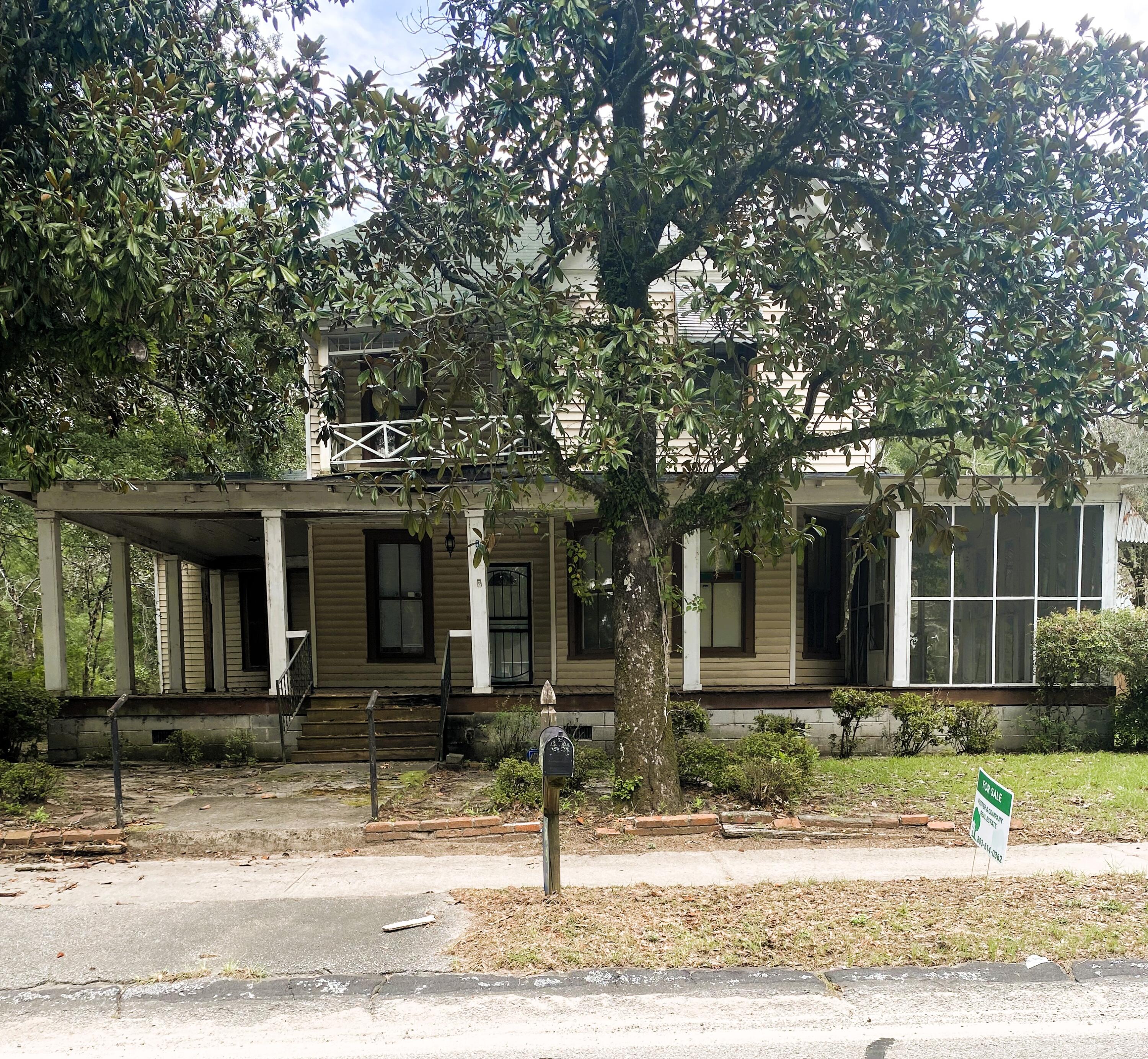 851 Carlisle Street