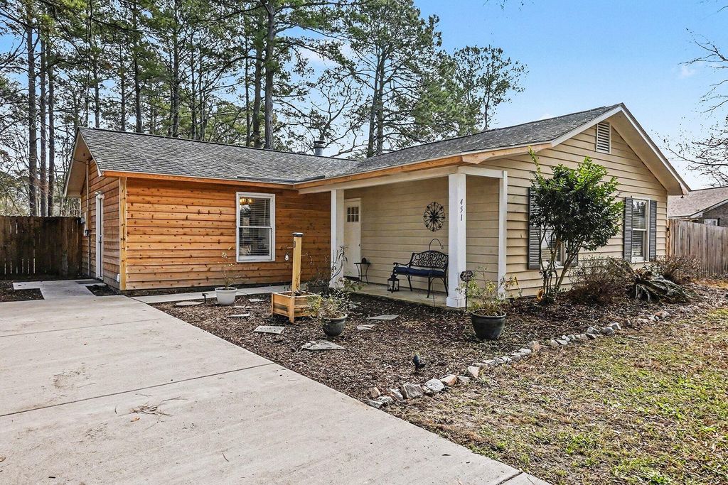 Photo of 451 Longleaf Drive, Summerville, SC 29483 (MLS # 26002096)