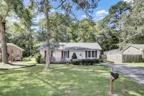 Photo of 112 Pamela Lane, Summerville, SC 29483 (MLS # 25027303)