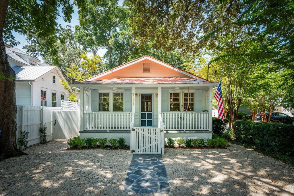 Photo of 721 Royall Avenue, Mount Pleasant, SC 29464 (MLS # 25030211)