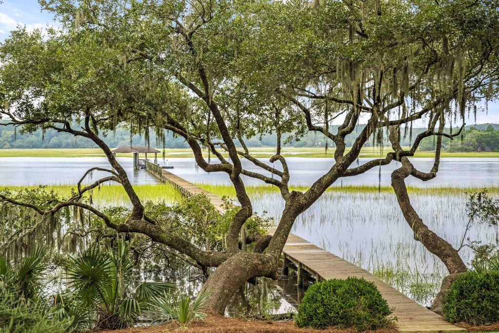 Photo of 4917 Hideaway Pointe, Hollywood, SC 29449 (MLS # 25025464)
