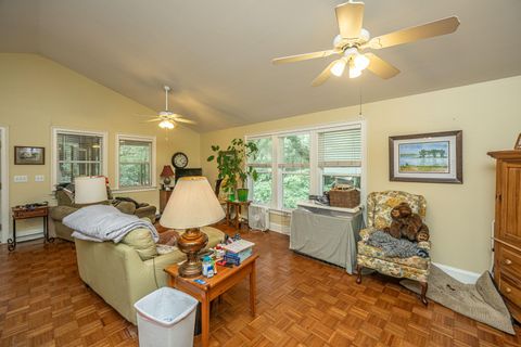 A home in Edisto Island