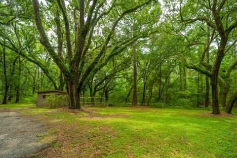 A home in Edisto Island