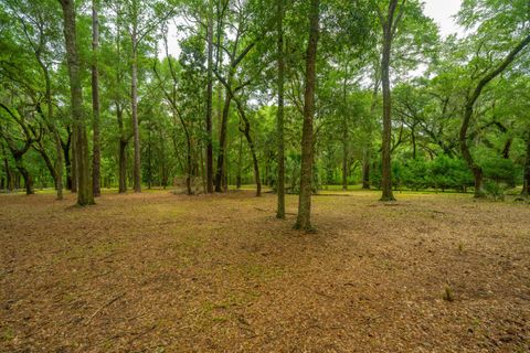 A home in Edisto Island