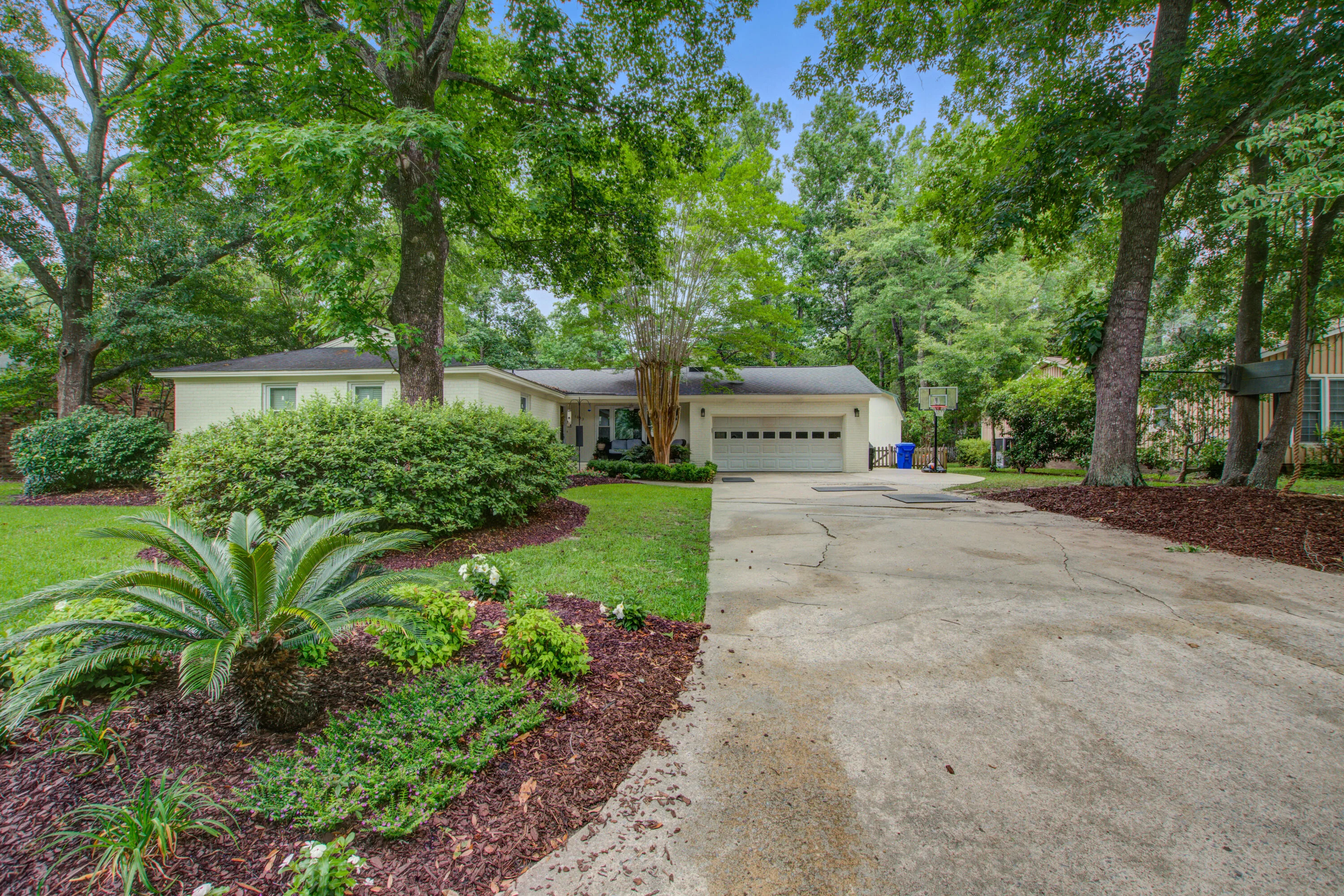 1053 Planters Curve