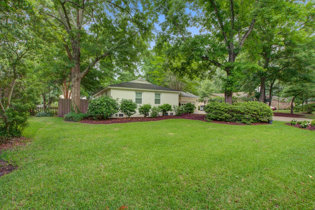 Photo of 1053 Planters Curve, Mount Pleasant, SC 29464 (MLS # 26017498)