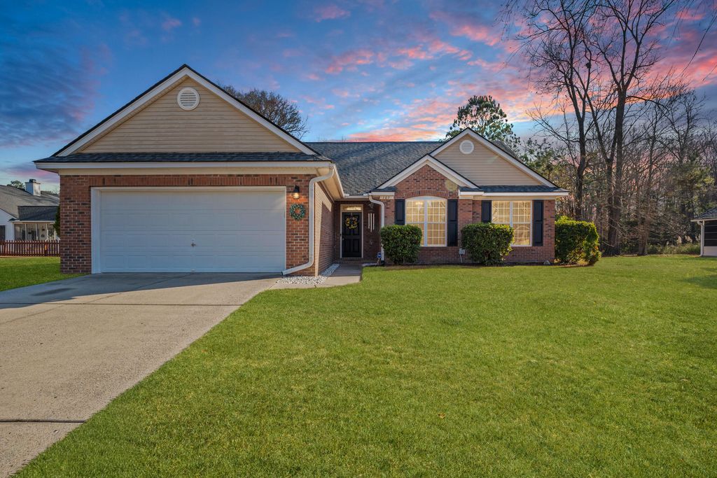 Photo of 103 Oakbluff Road, Summerville, SC 29485 (MLS # 26000047)
