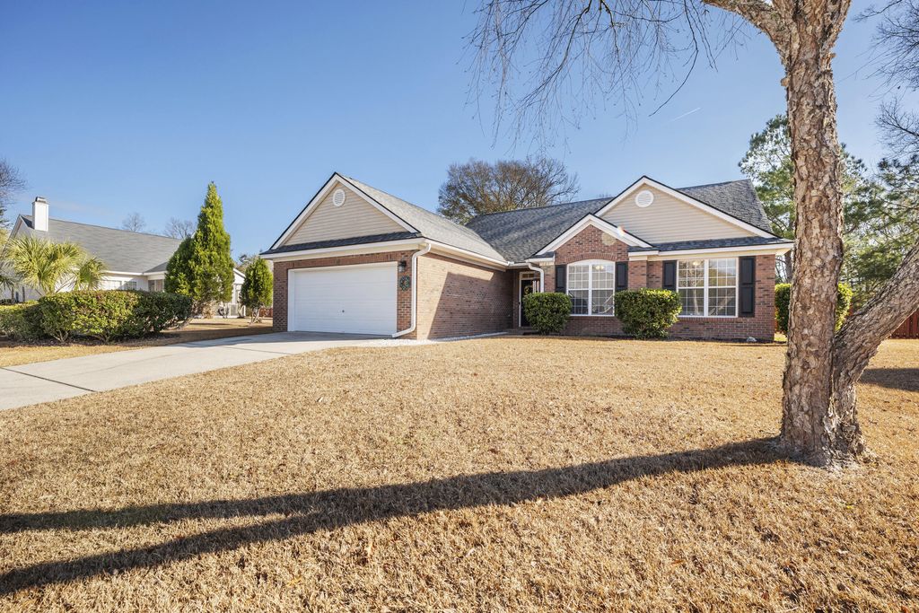 Photo of 103 Oakbluff Road, Summerville, SC 29485 (MLS # 26000047)