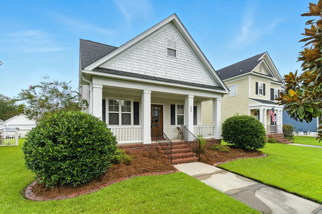 Photo of 203 Hydrangea Street, Summerville, SC 29483 (MLS # 26004234)
