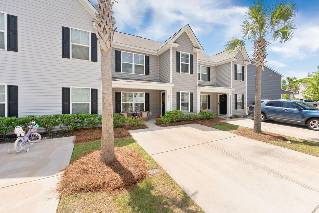 Photo of 275 Spencer Circle, Summerville, SC 29485 (MLS # 26011390)