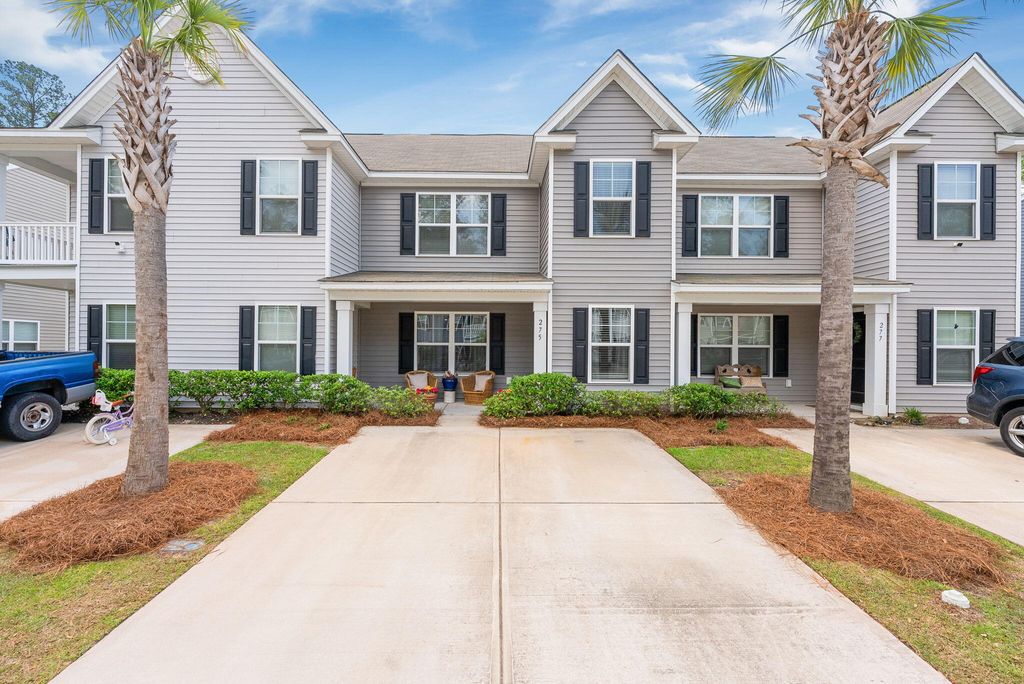 Photo of 275 Spencer Circle, Summerville, SC 29485 (MLS # 26011390)