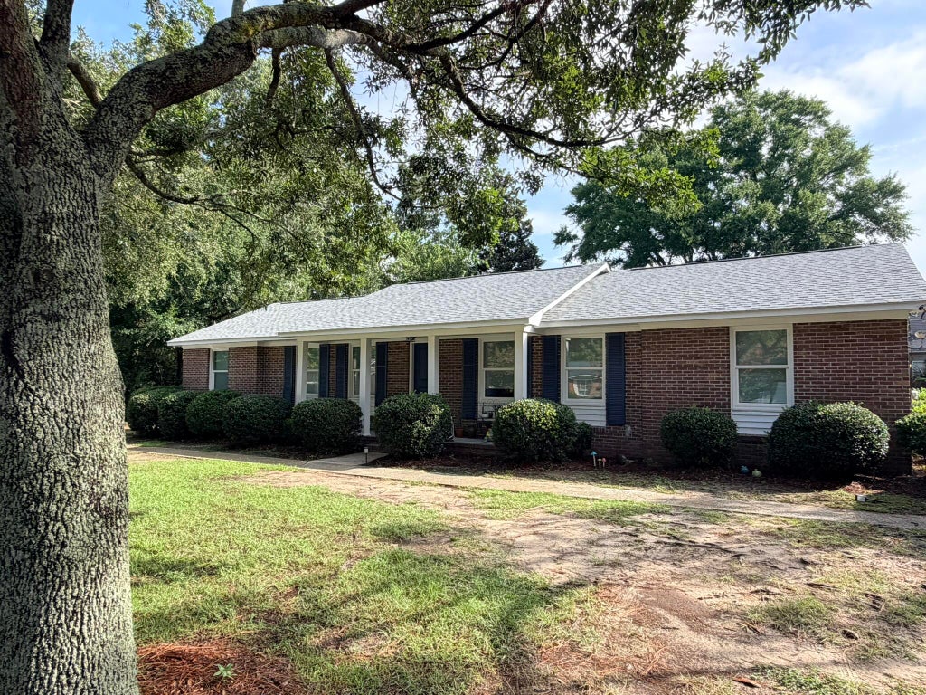 Photo of 1038 Harbor View Road, Charleston, SC 29412 (MLS # 26000531)
