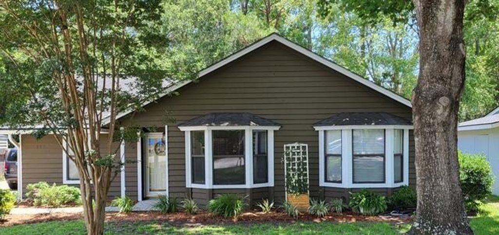 Photo of 1493 E Crossing Lane, Mount Pleasant, SC 29466 (MLS # 25032113)