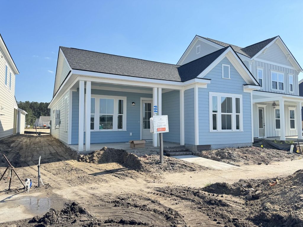 Photo of 777 Blueway Avenue, Summerville, SC 29486 (MLS # 26008743)