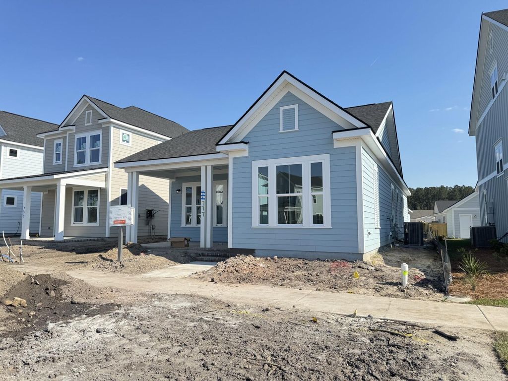 Photo of 777 Blueway Avenue, Summerville, SC 29486 (MLS # 26008743)