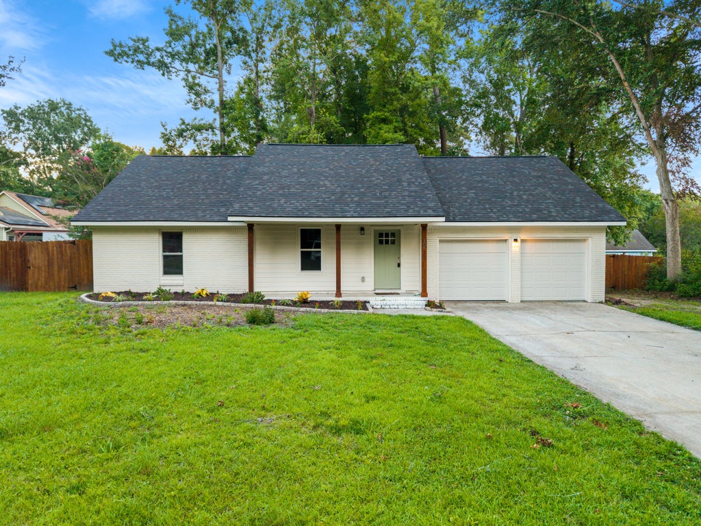Photo of 106 Glebe Road, Summerville, SC 29485 (MLS # 26027945)