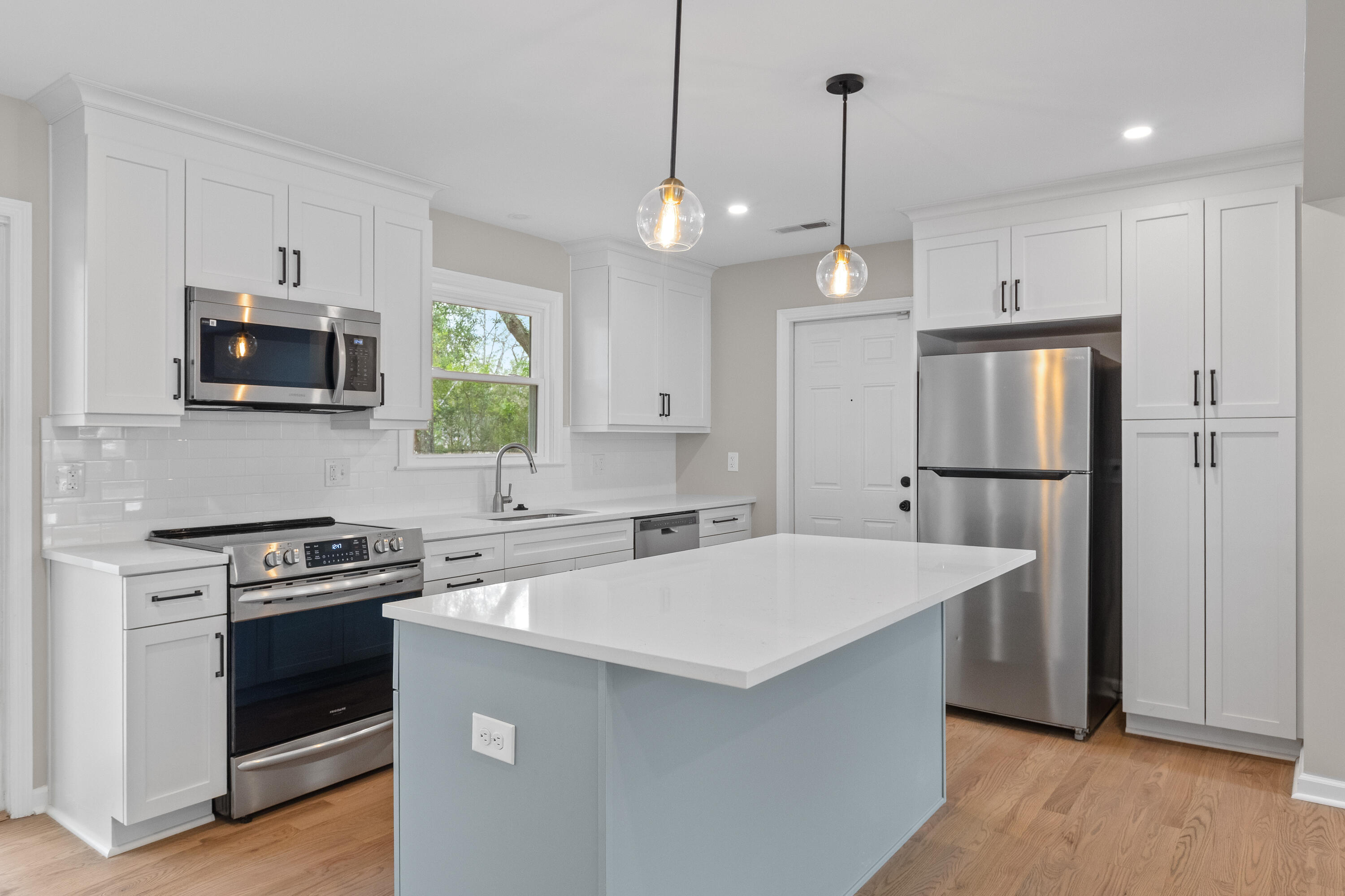 1072 Kentwood Circle