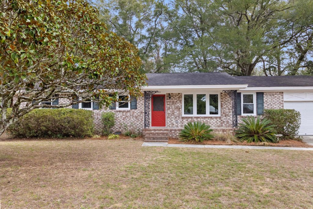 Photo of 1072 Kentwood Circle, Charleston, SC 29412 (MLS # 26005590)
