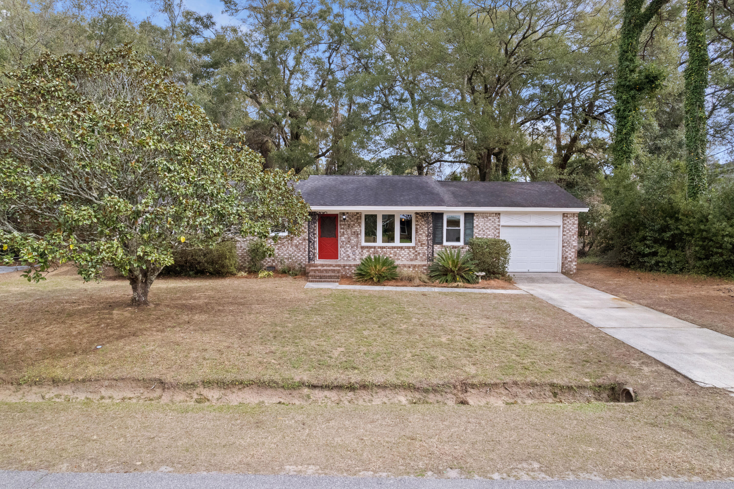 1072 Kentwood Circle