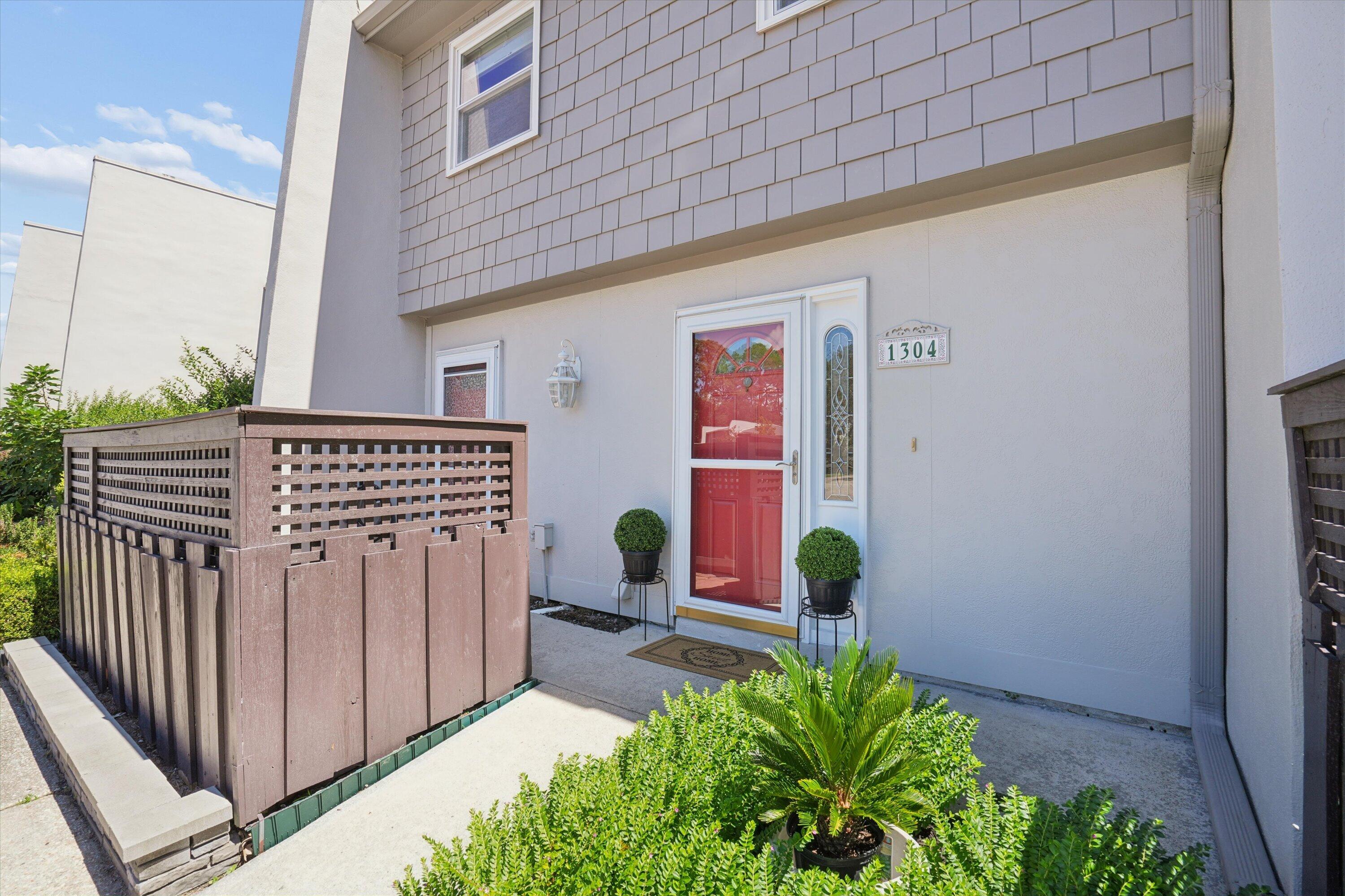1304 Ventura Place