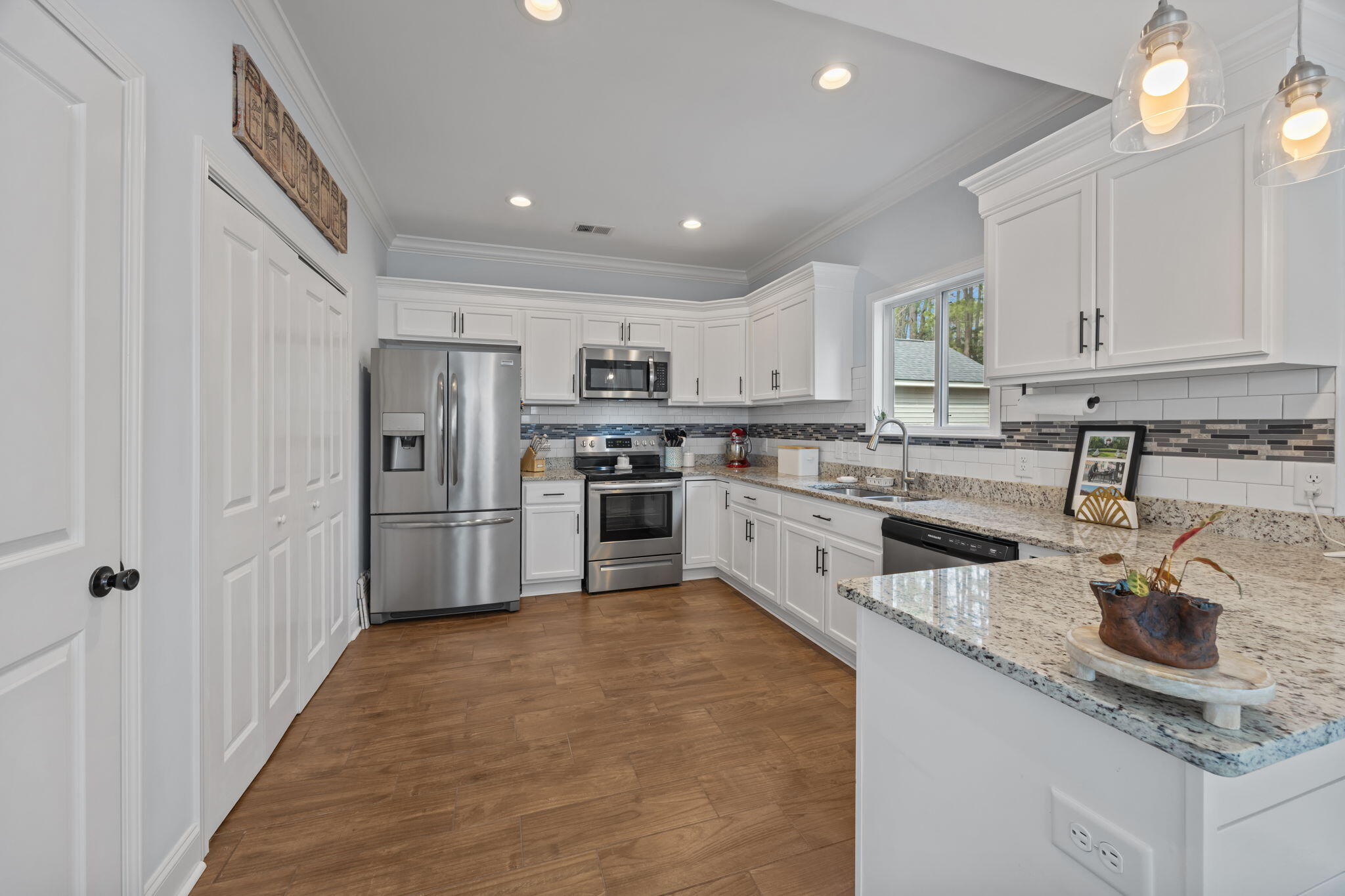 8704 Jenny Lind Street